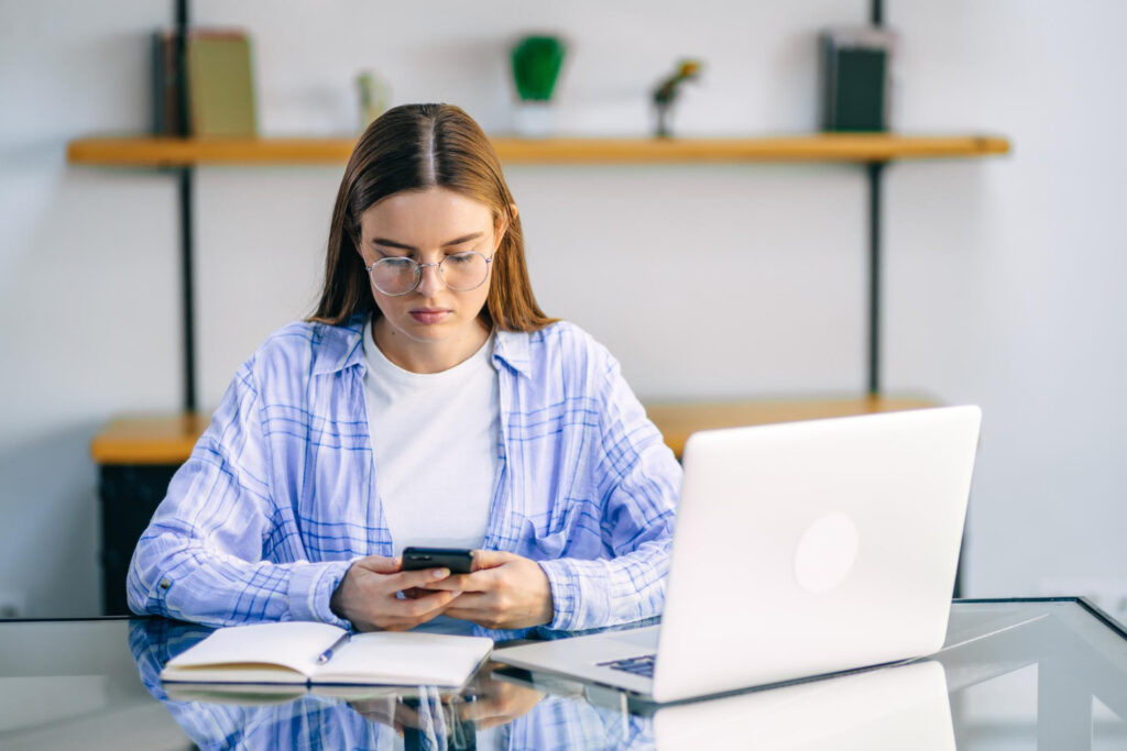 elimina-distracciones-para-mejorar-el-aprendizaje-en-el-trabajo